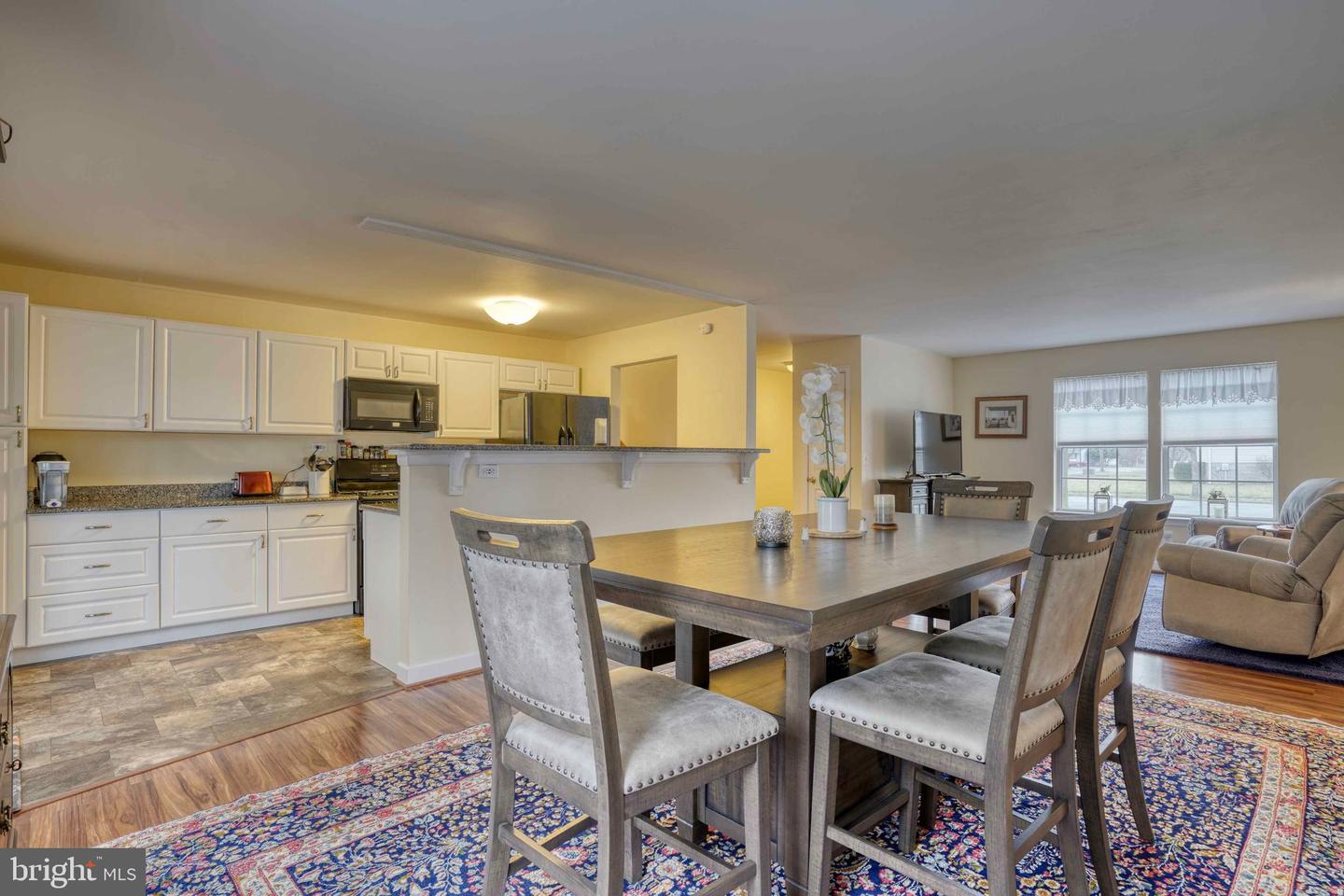 9285 Honeysuckle Dr
