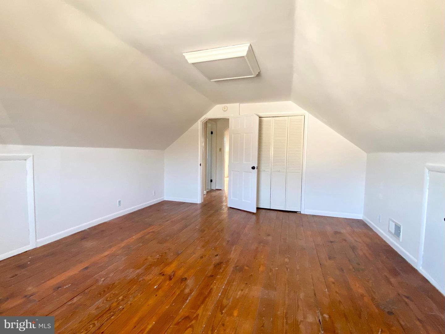 414 Trippe Ave