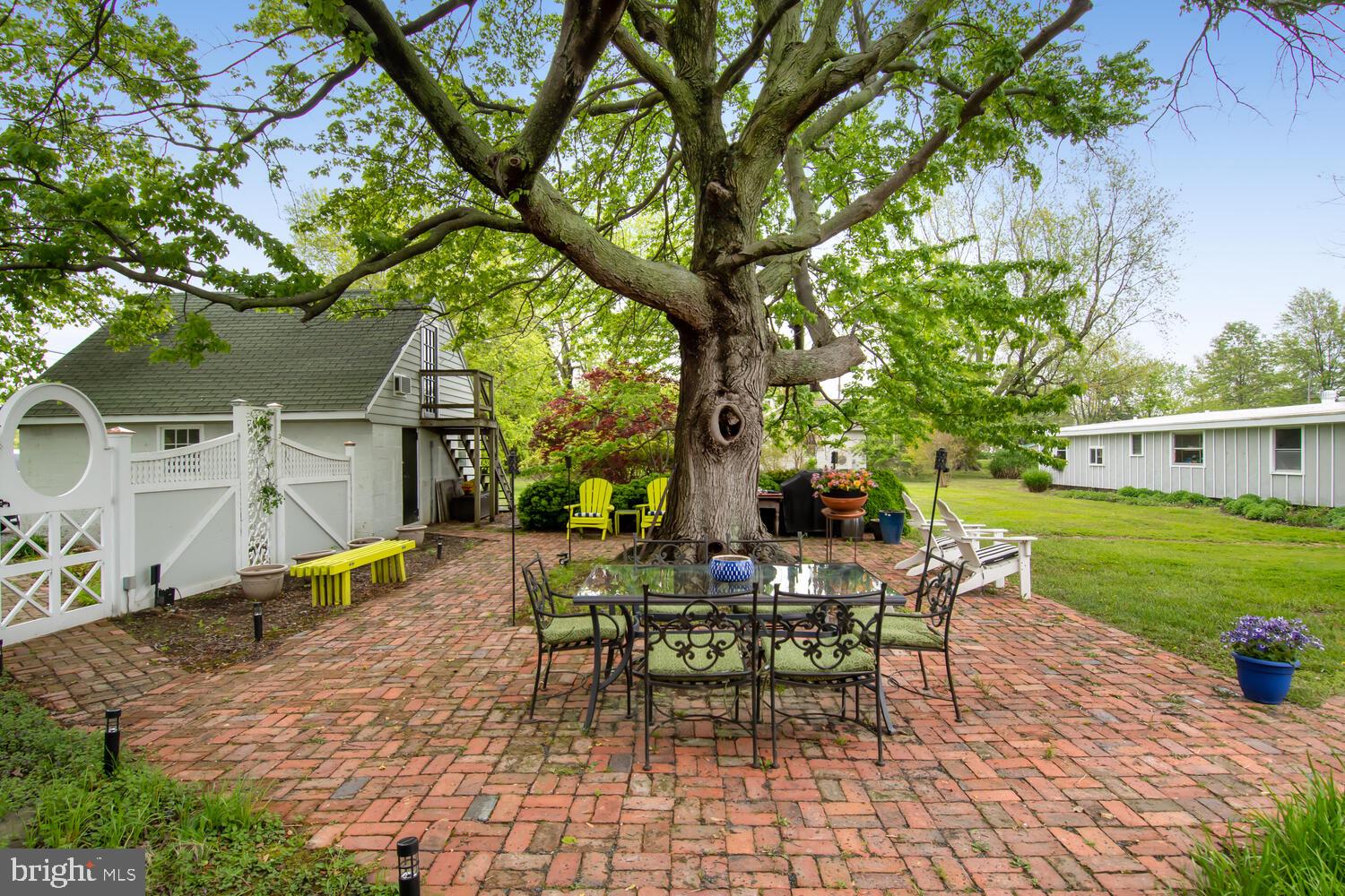 4944 Fairbank Rd
