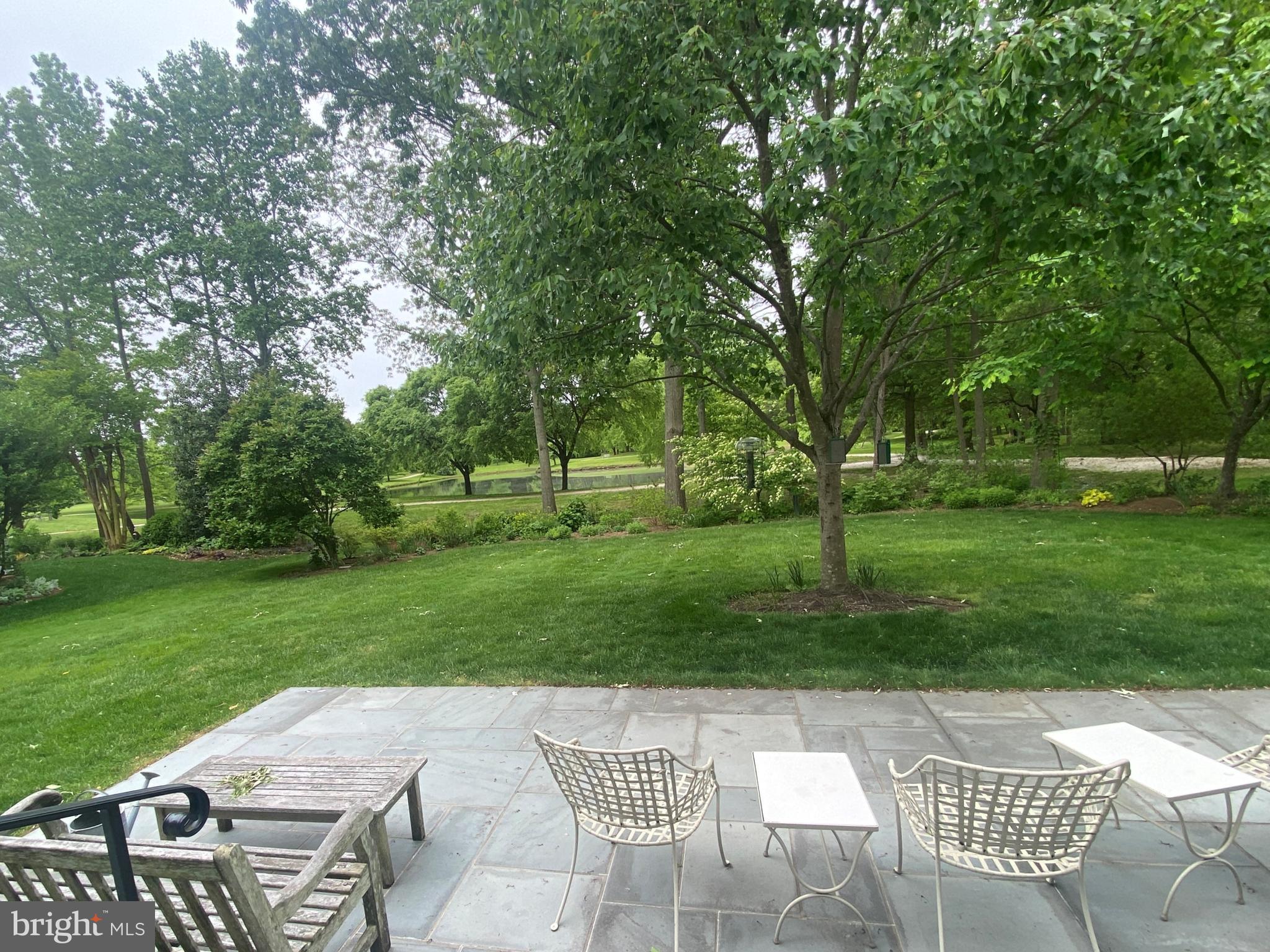 7054 Thomas Ln