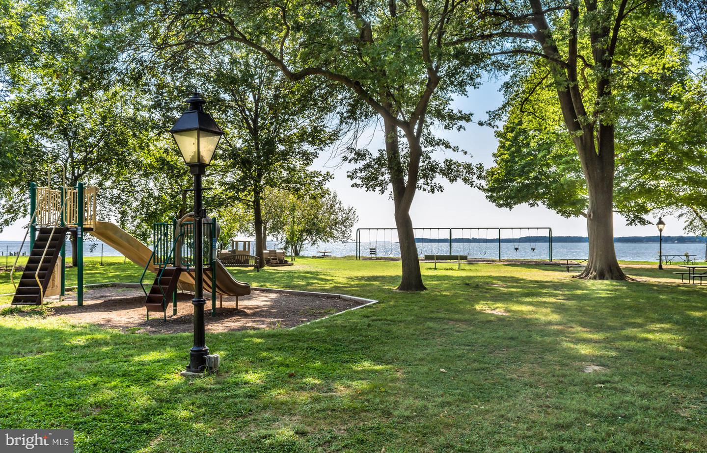 208 E Strand
