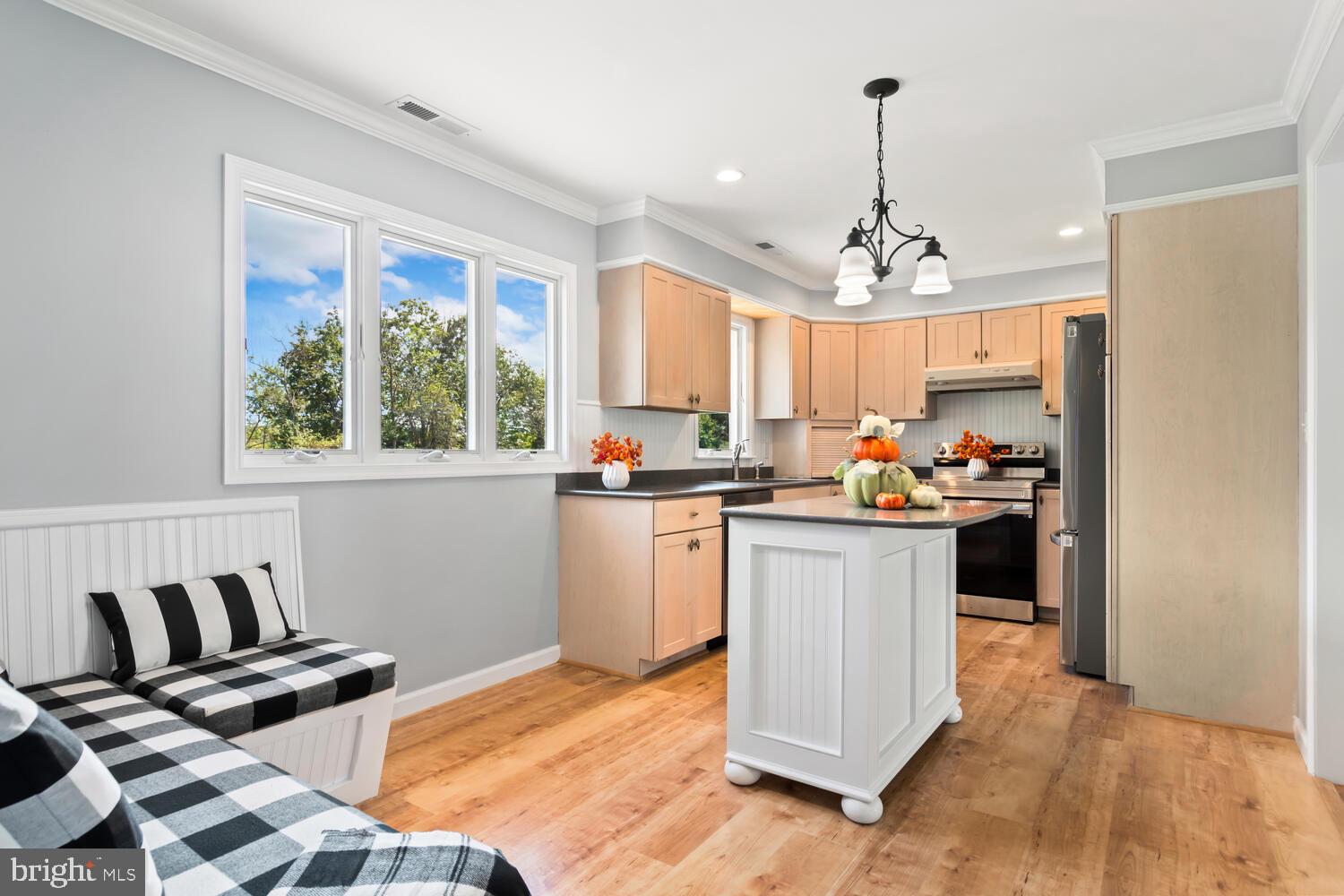200 Bonfield Ave