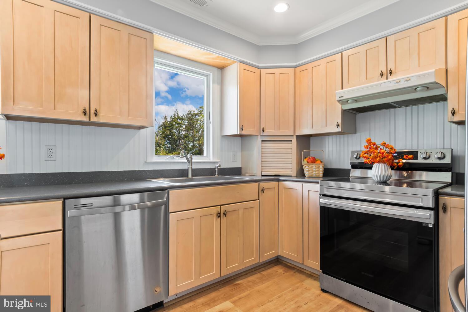 200 Bonfield Ave