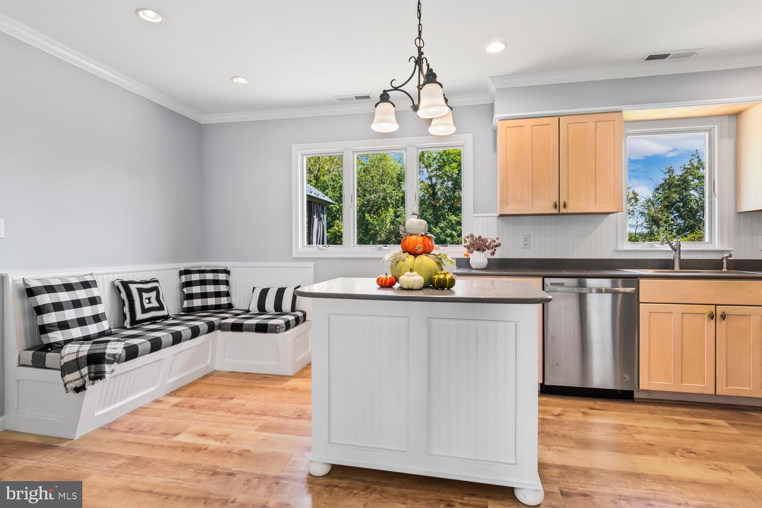 200 Bonfield Ave