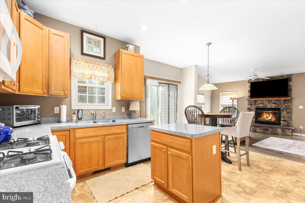 8824 Roundhouse Cir