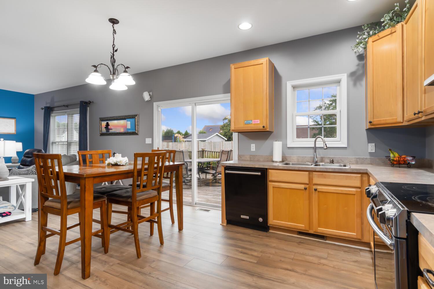 8847 Roundhouse Cir