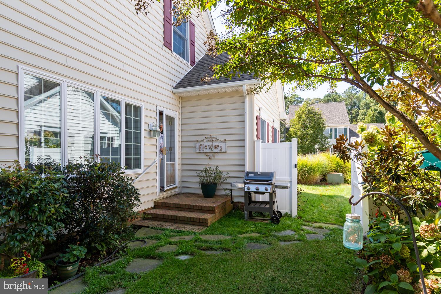 7589 Tour Dr