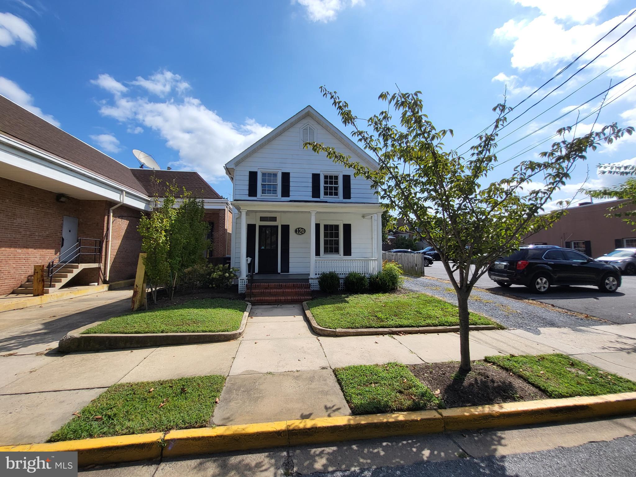 120 N West St