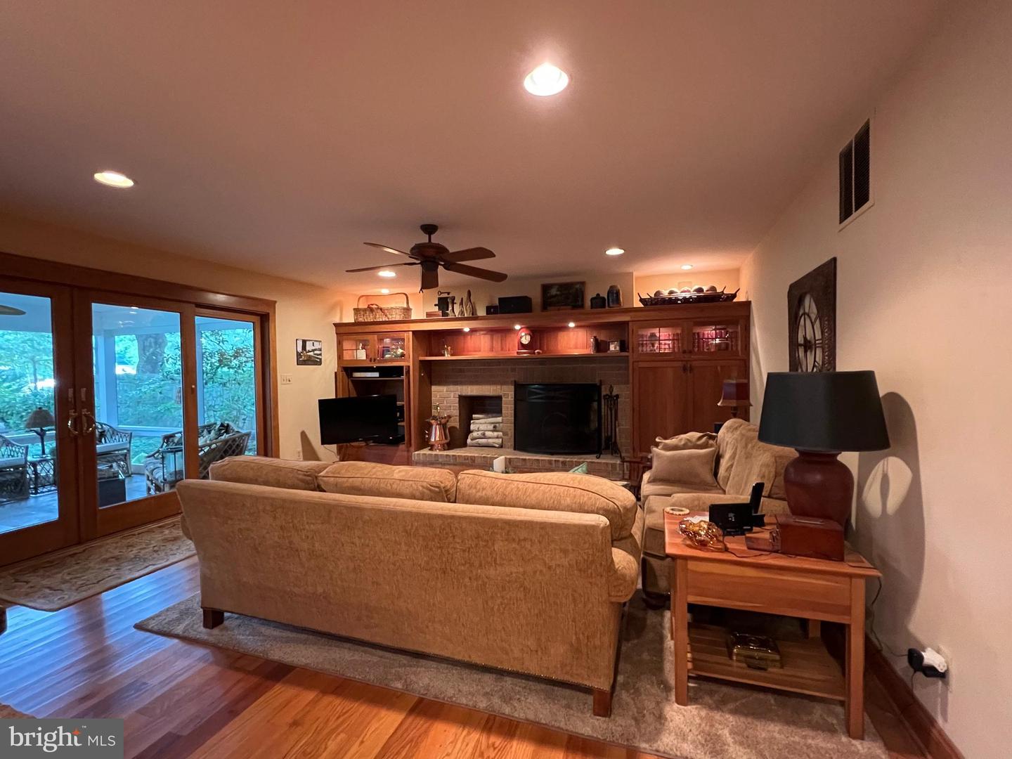 6786 Edge Rd