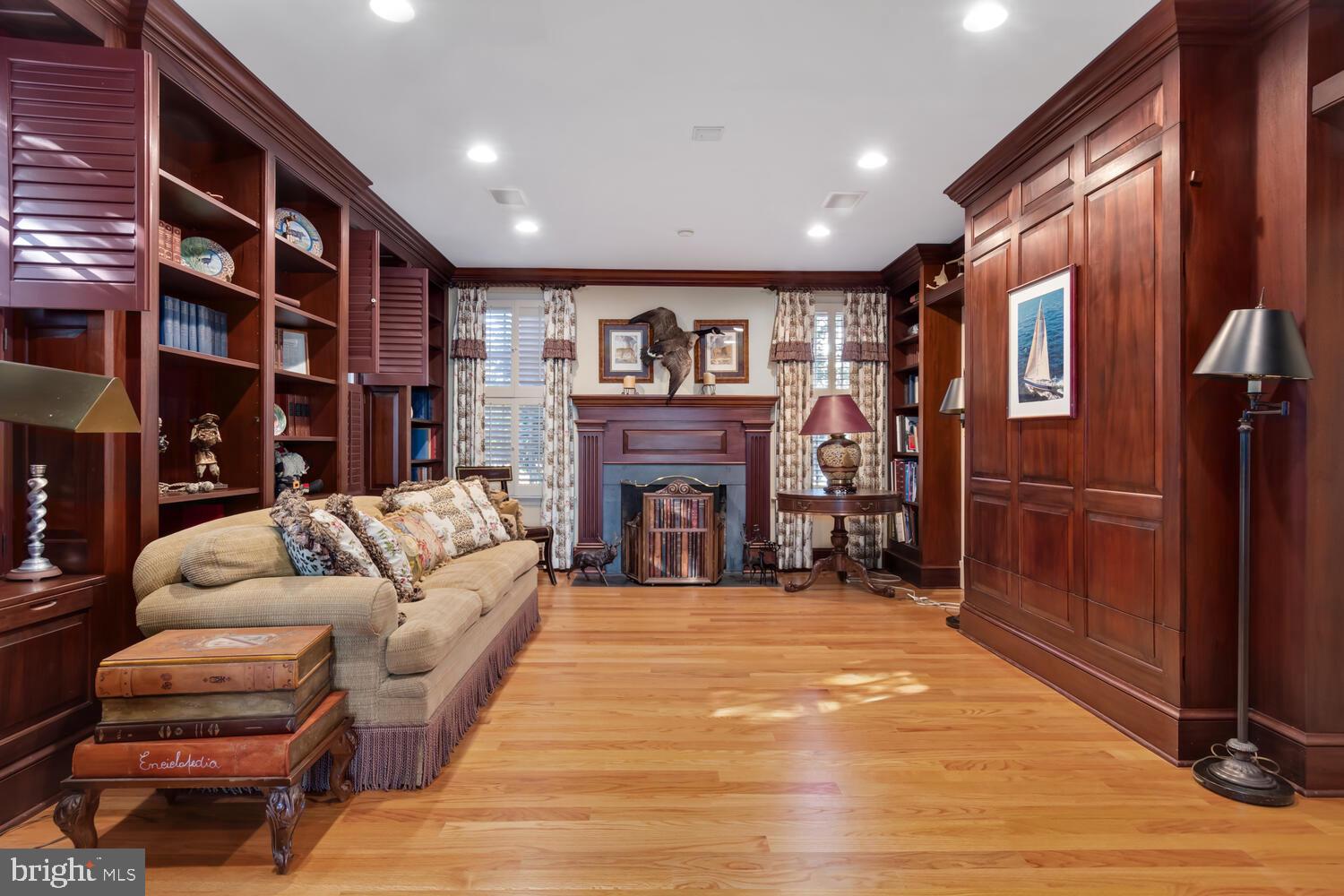 307 Market St