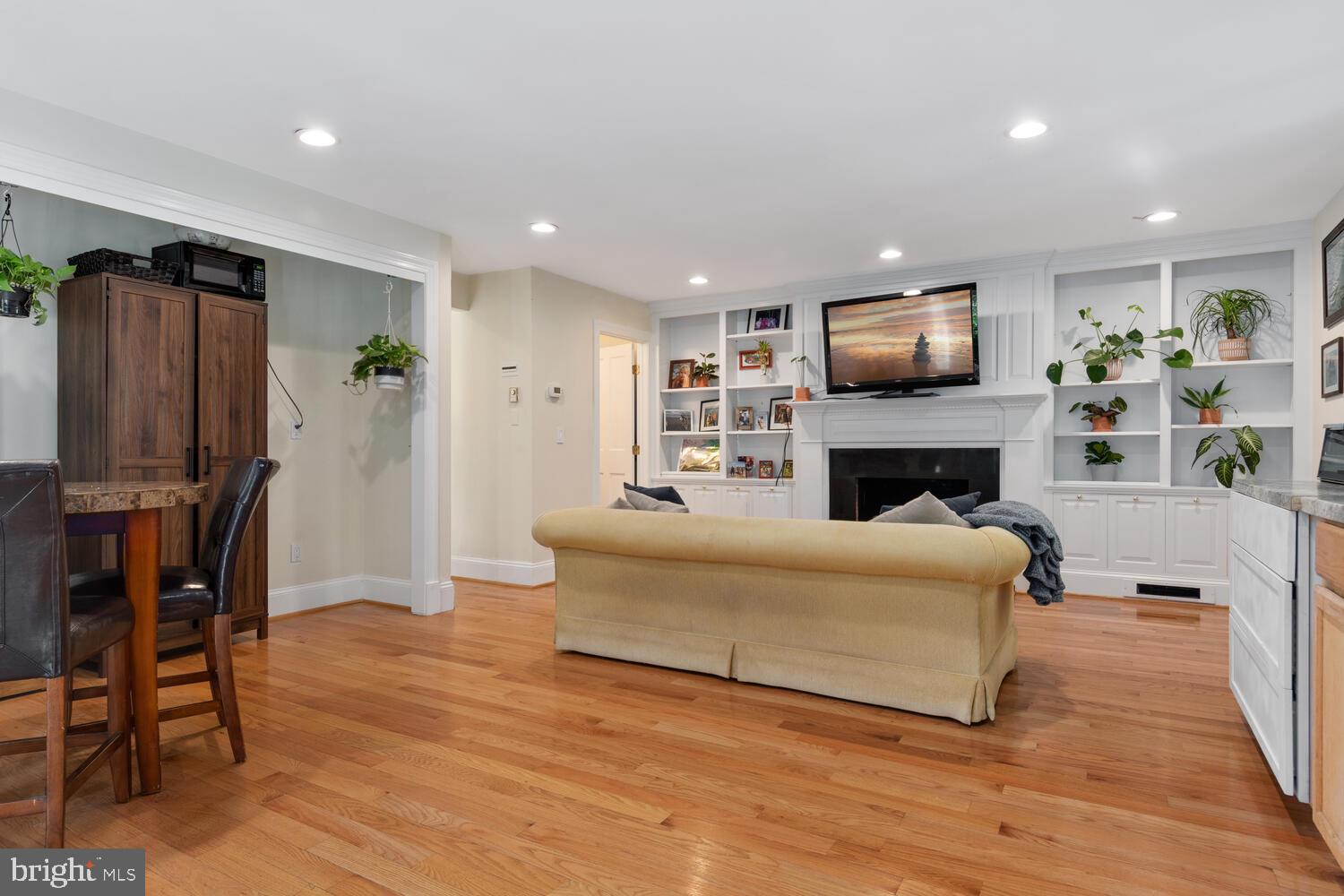 307 Market St