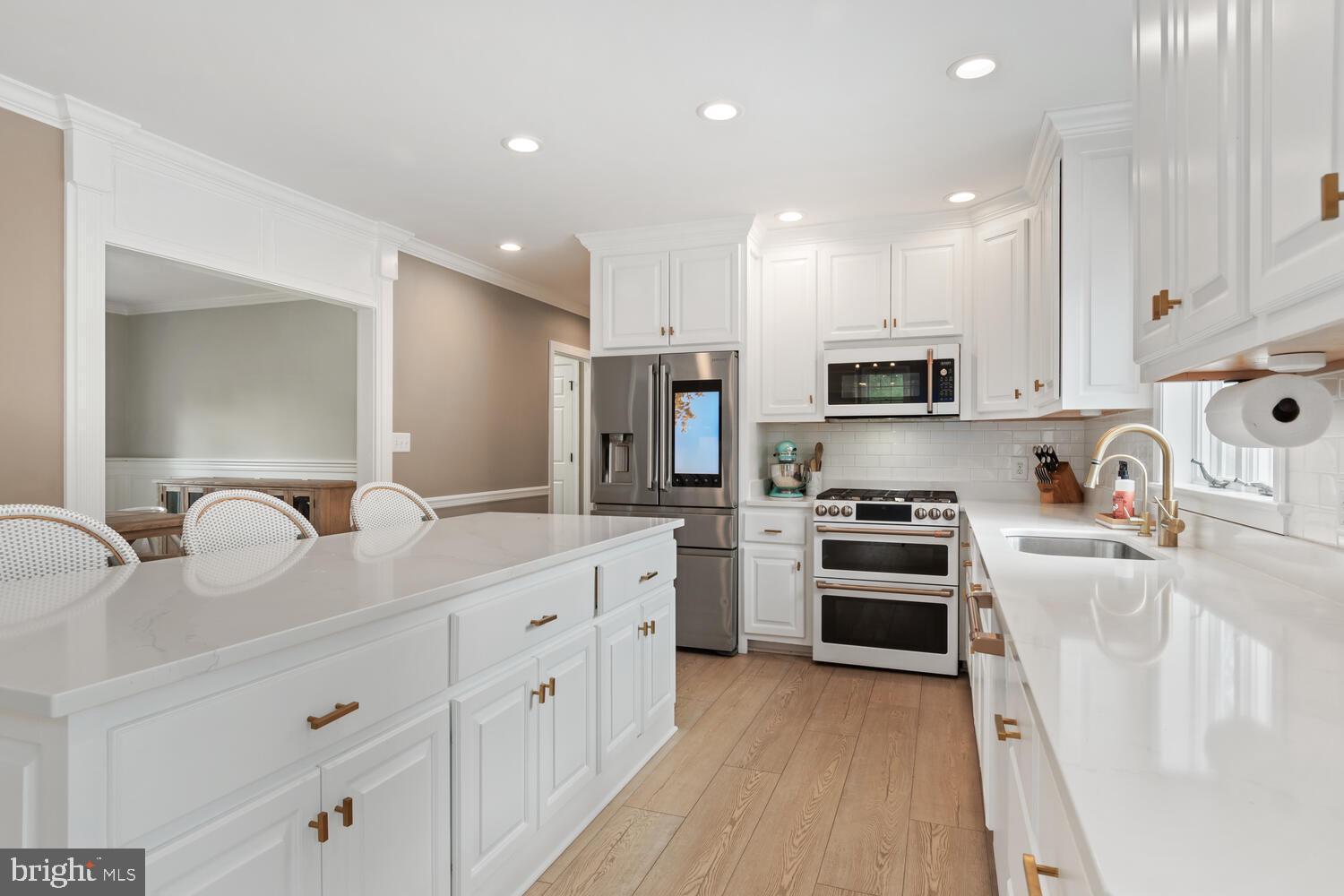 5468 Wellington Dr