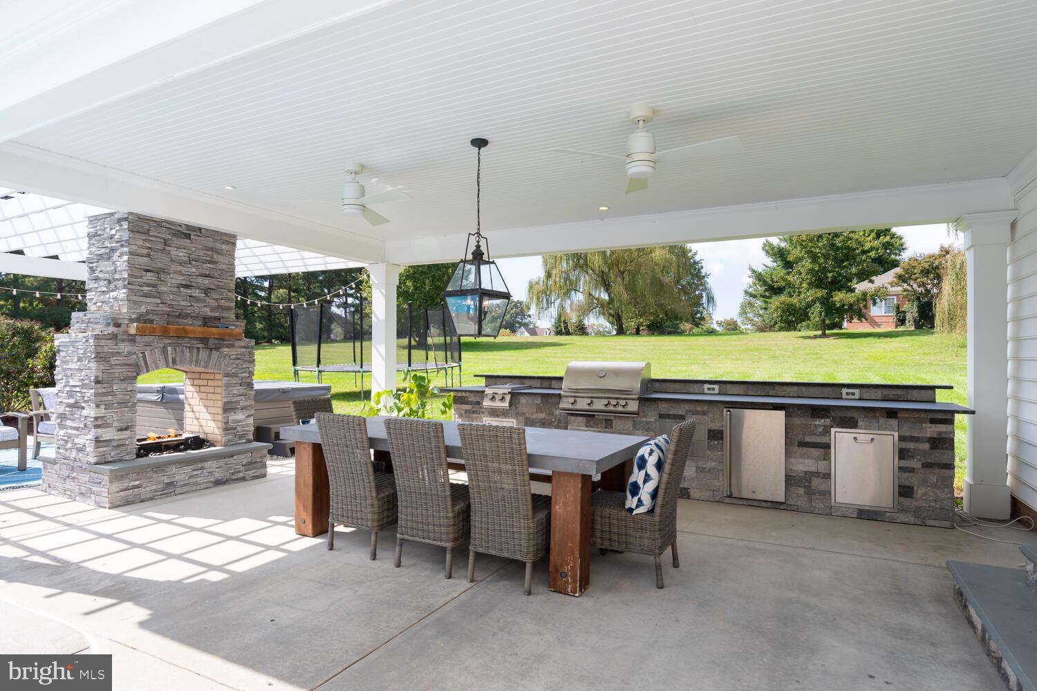 5468 Wellington Dr
