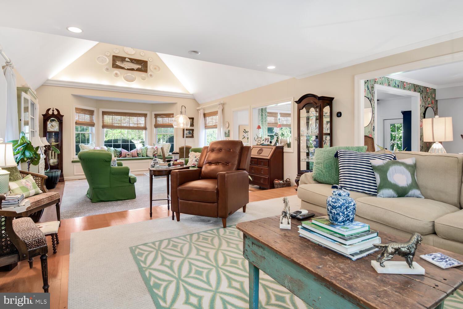 6372 Country Club Dr