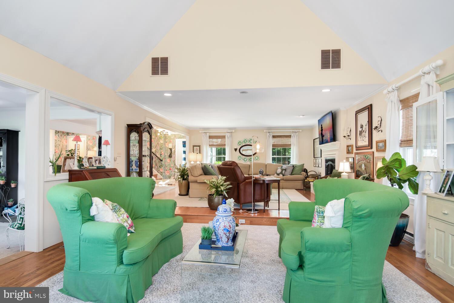 6372 Country Club Dr