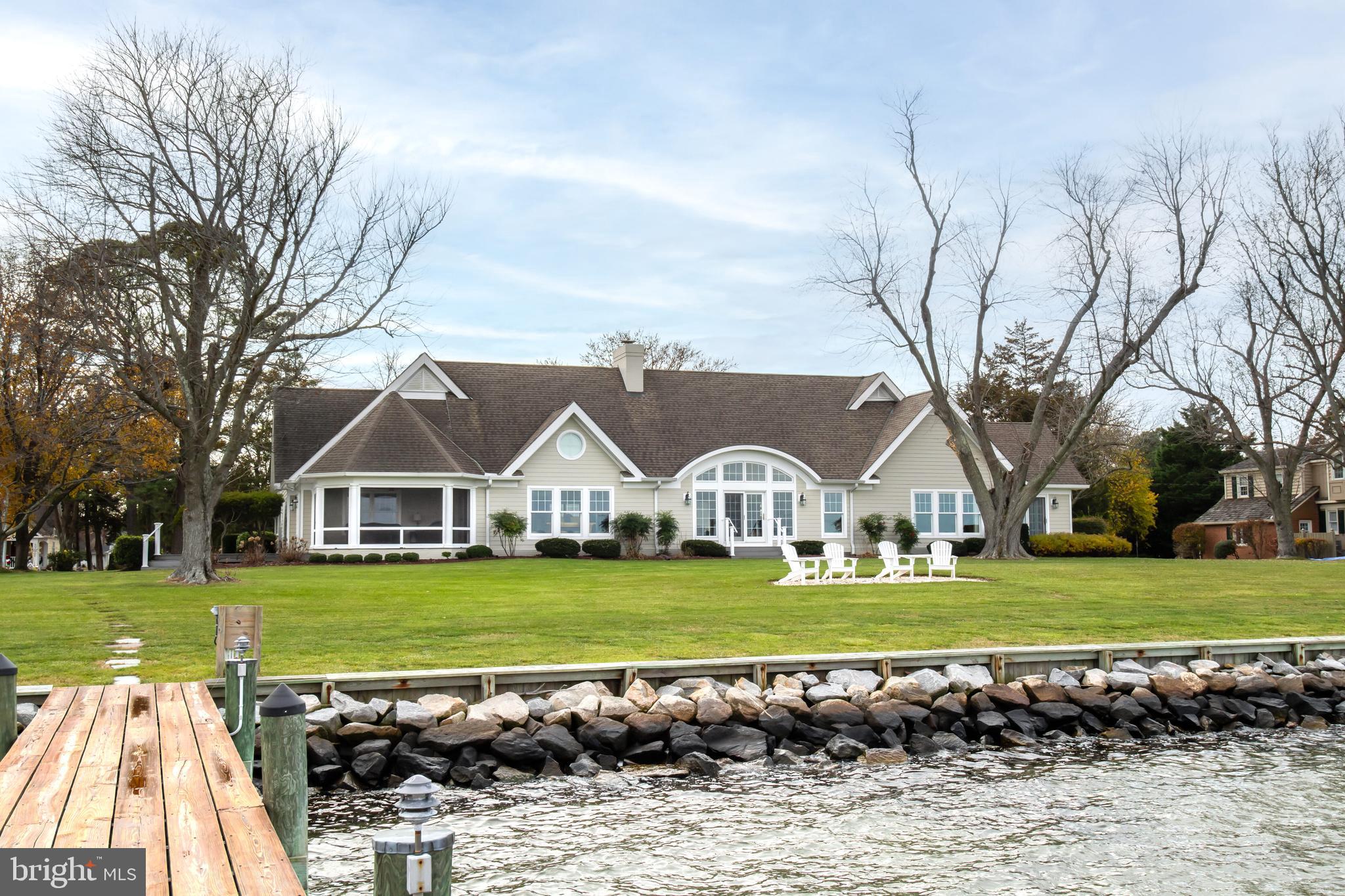705 Riverview Ter
