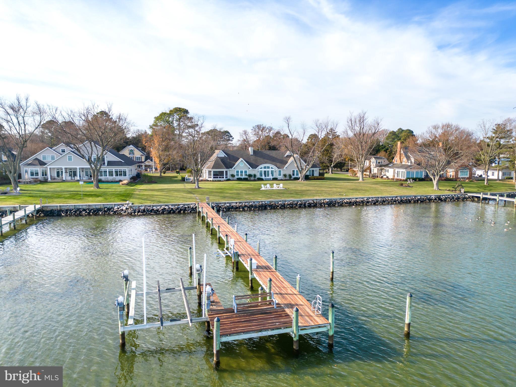 705 Riverview Ter