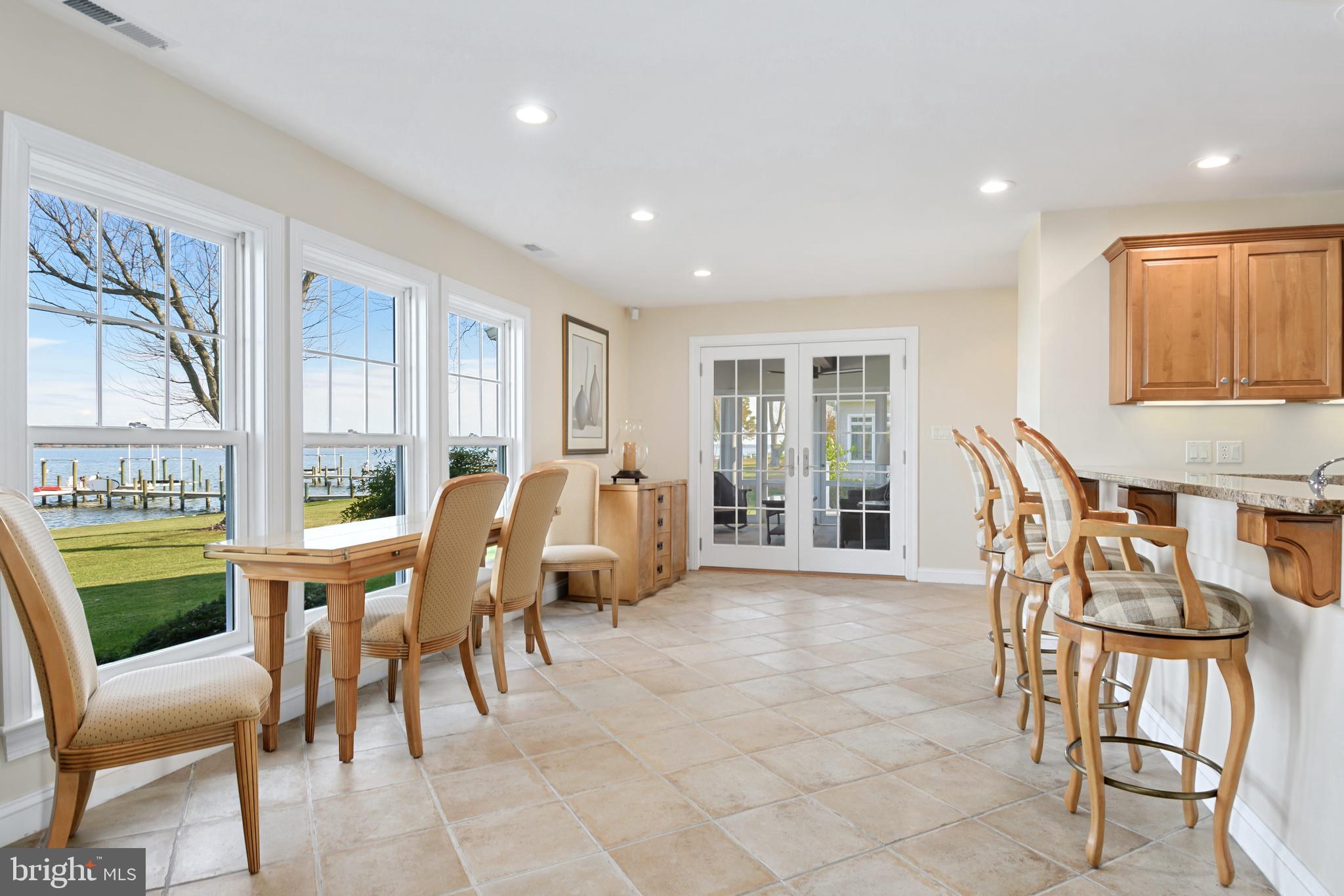 705 Riverview Ter