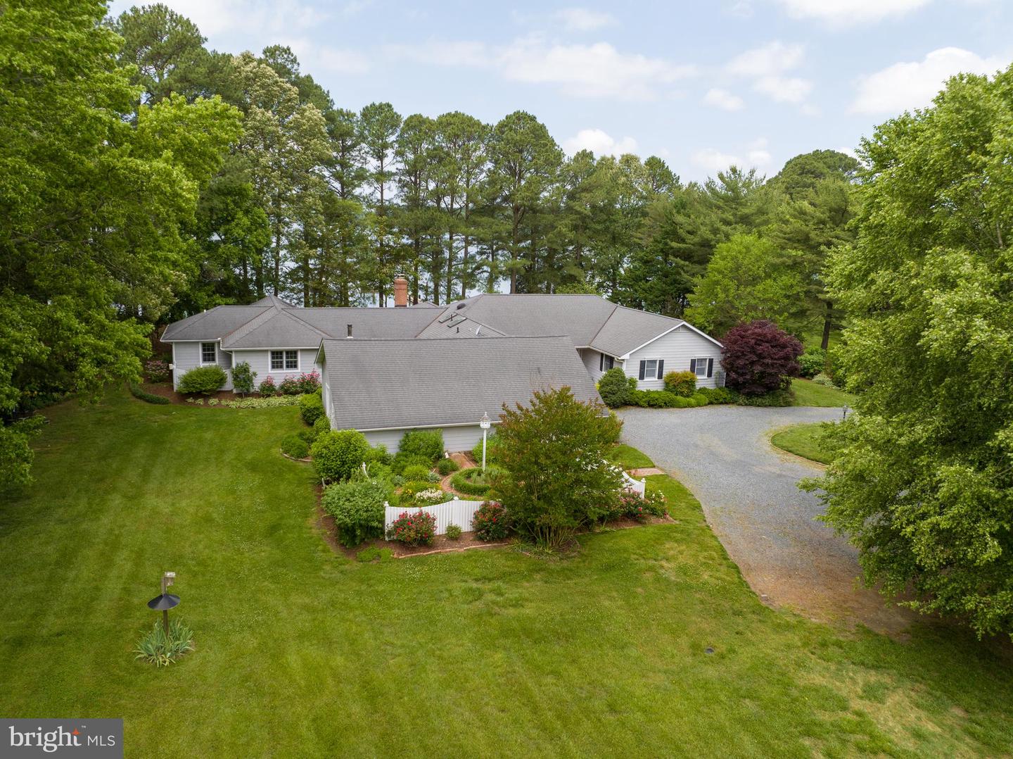 5560 Heron Point Rd