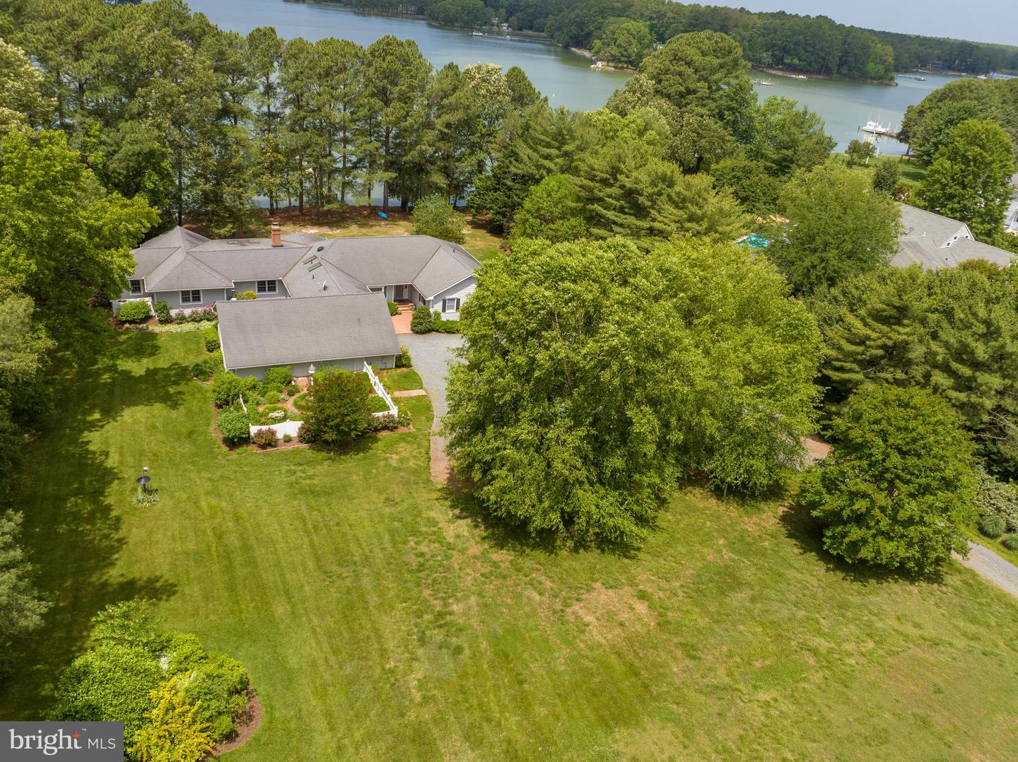 5560 Heron Point Rd