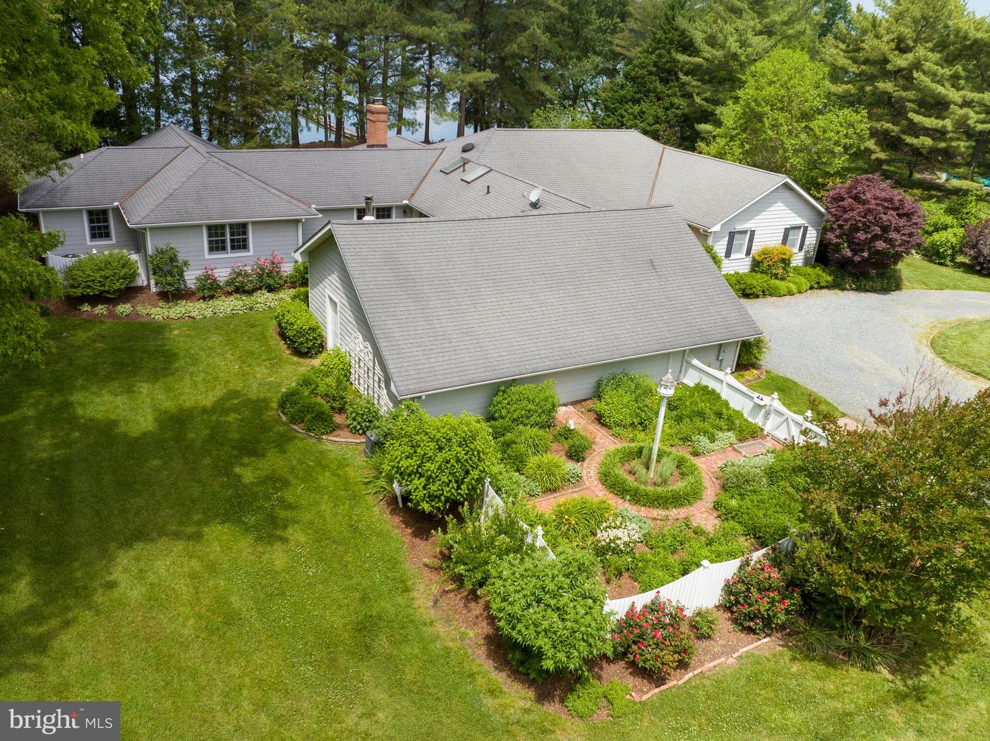 5560 Heron Point Rd
