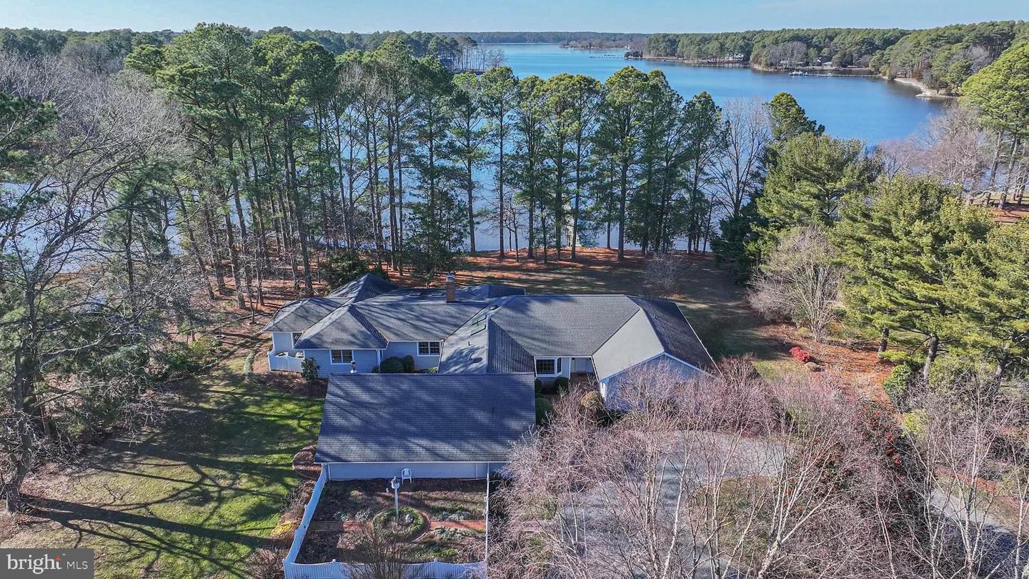 5560 Heron Point Rd