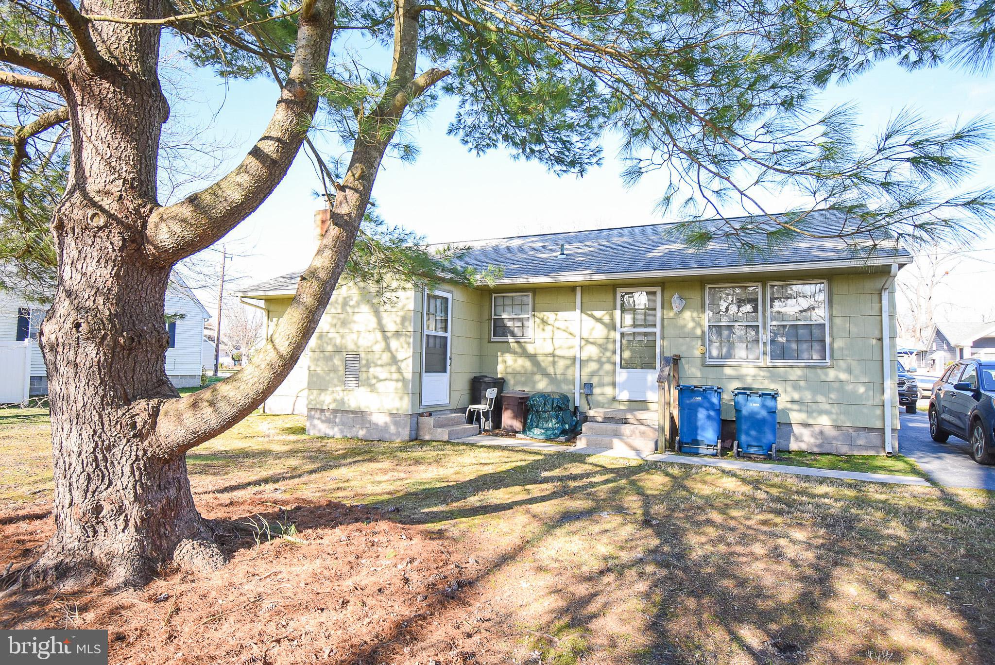 104 E Maple Ave