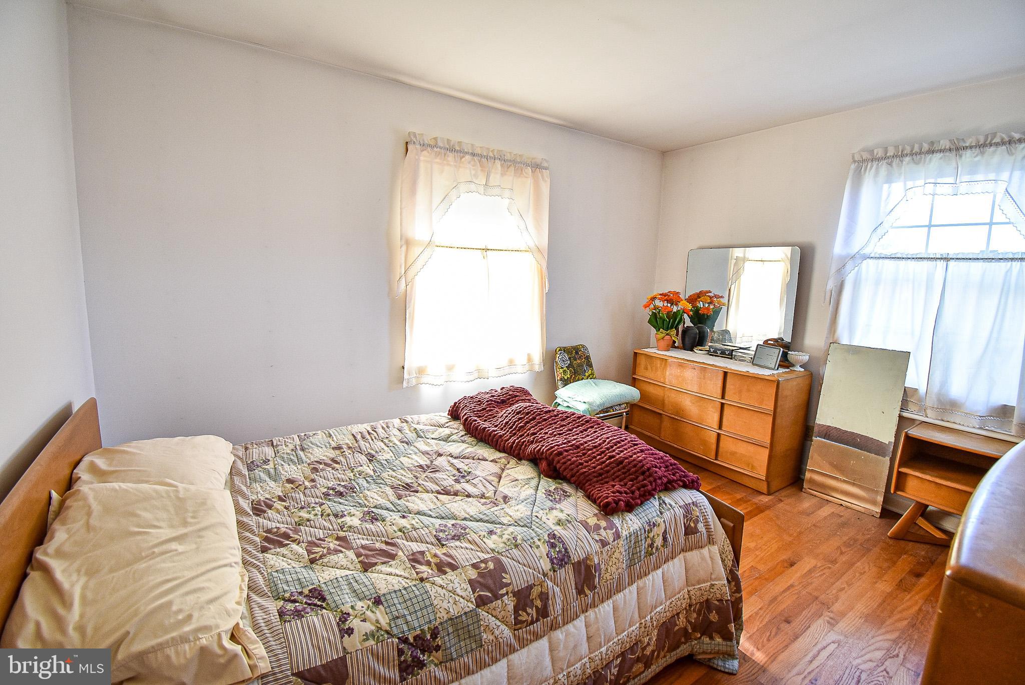 104 E Maple Ave