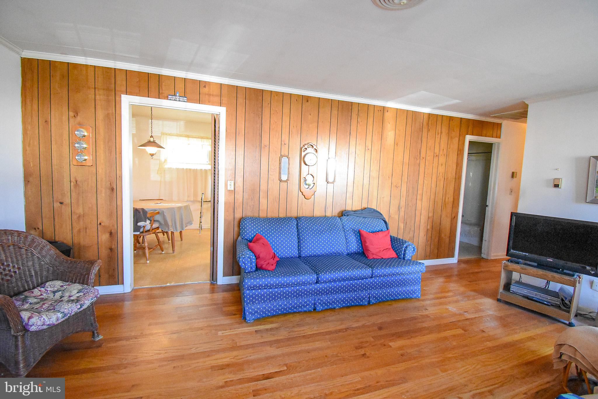 104 E Maple Ave