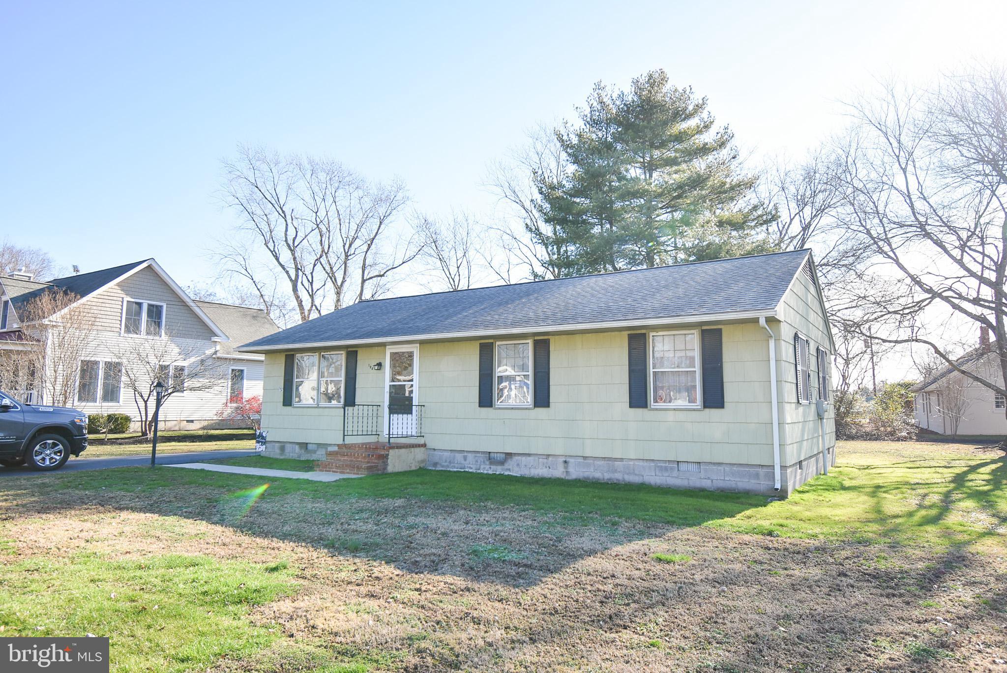 104 E Maple Ave