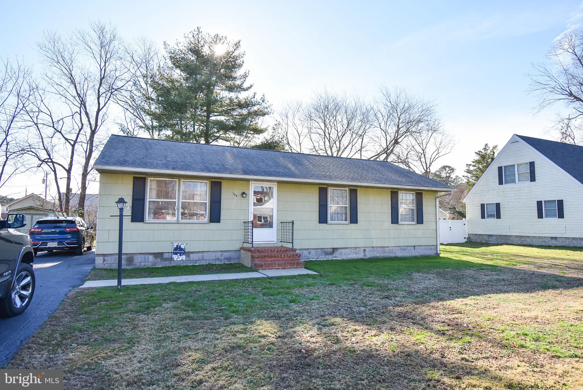 104 E Maple Ave