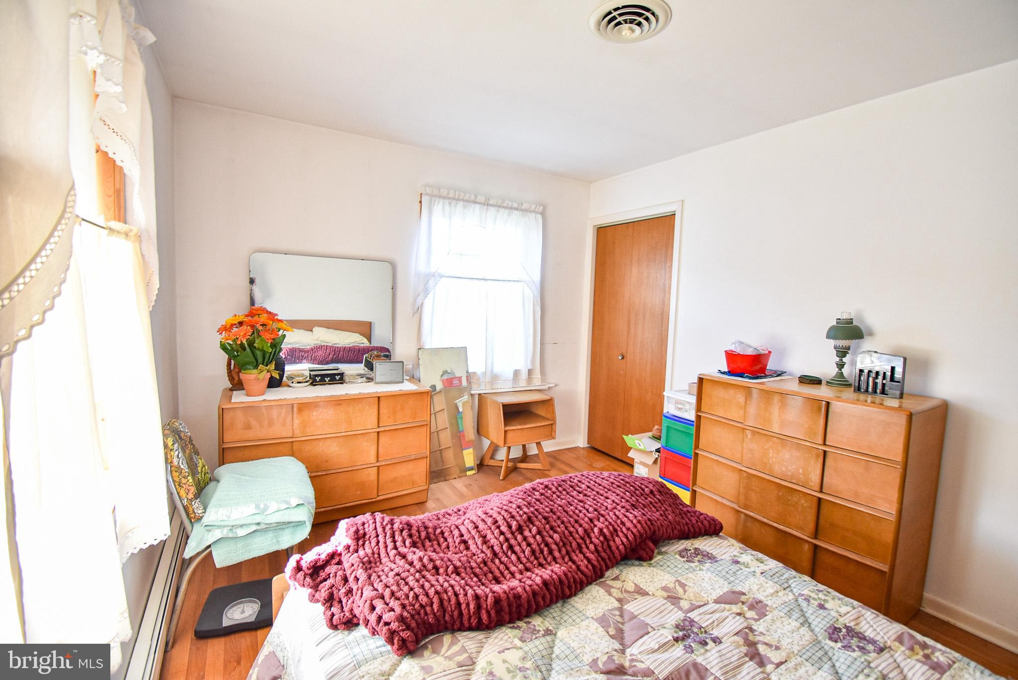 104 E Maple Ave