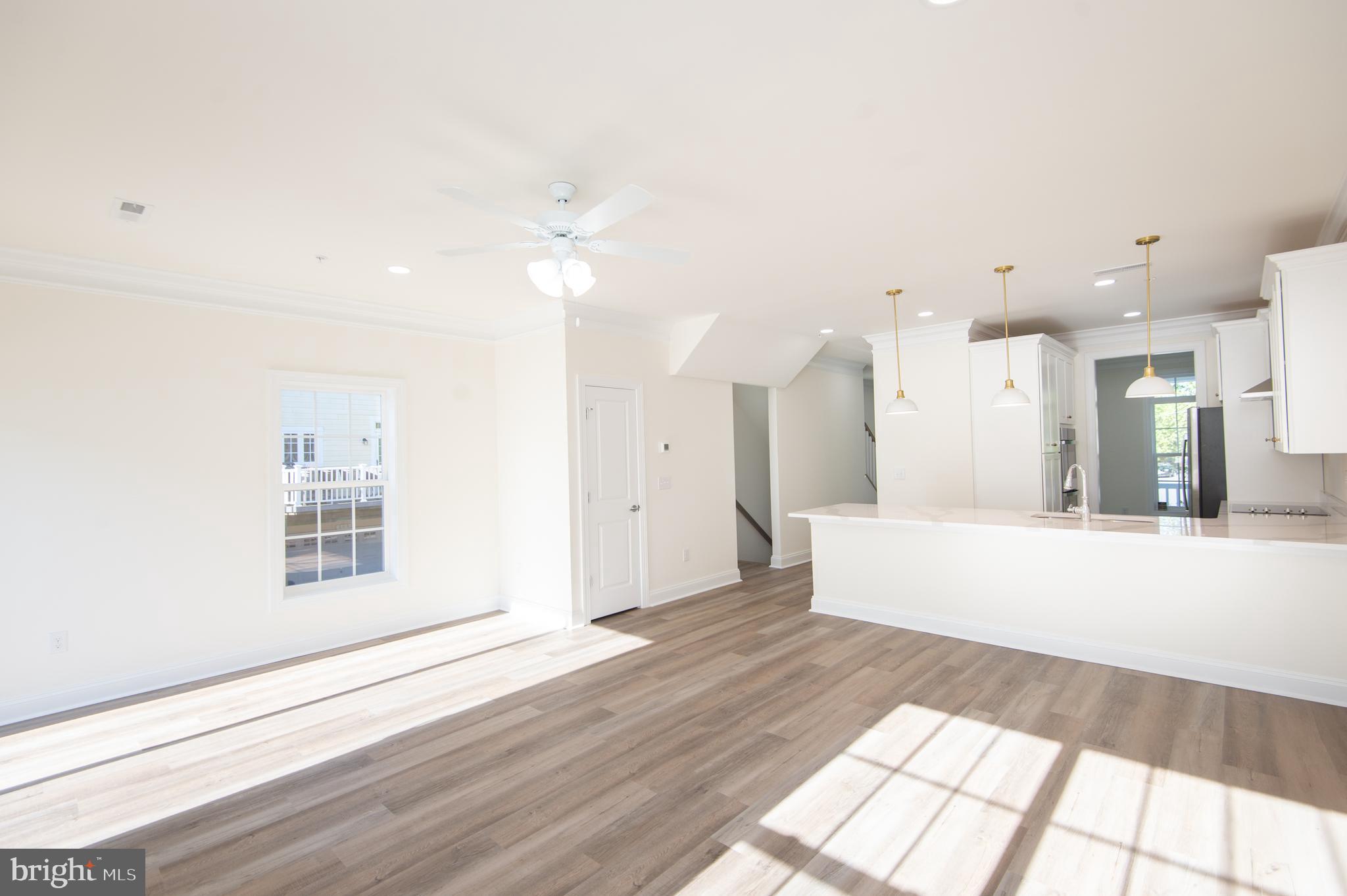 300 Dixon St #201