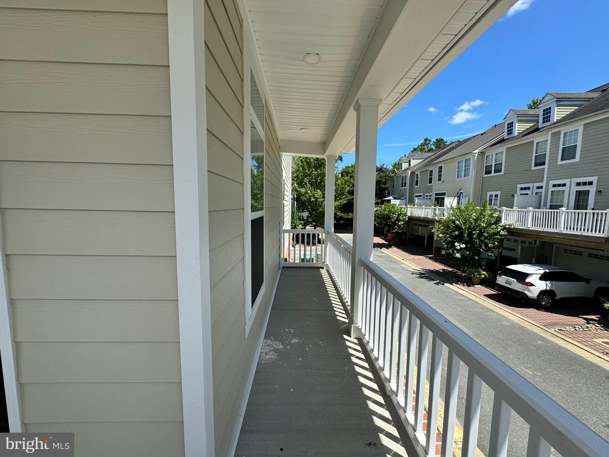 300 Dixon St #201