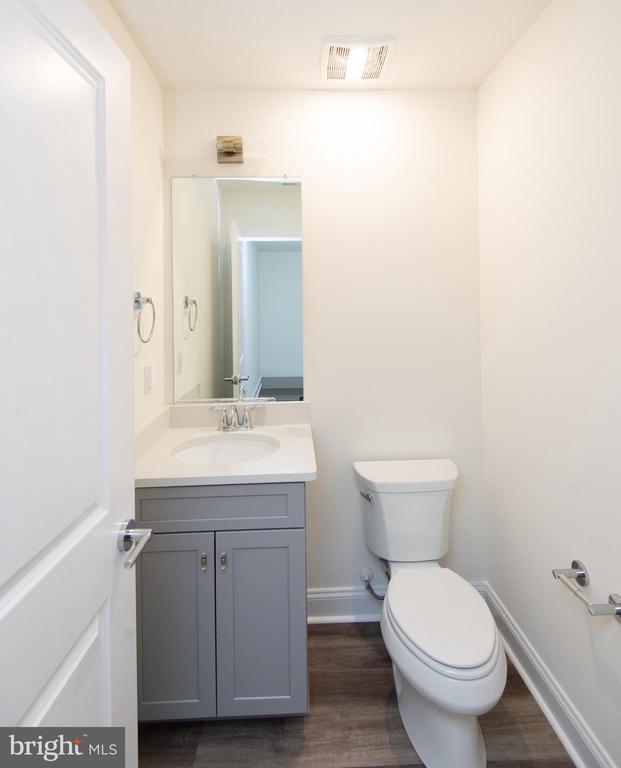 300 Dixon St #201
