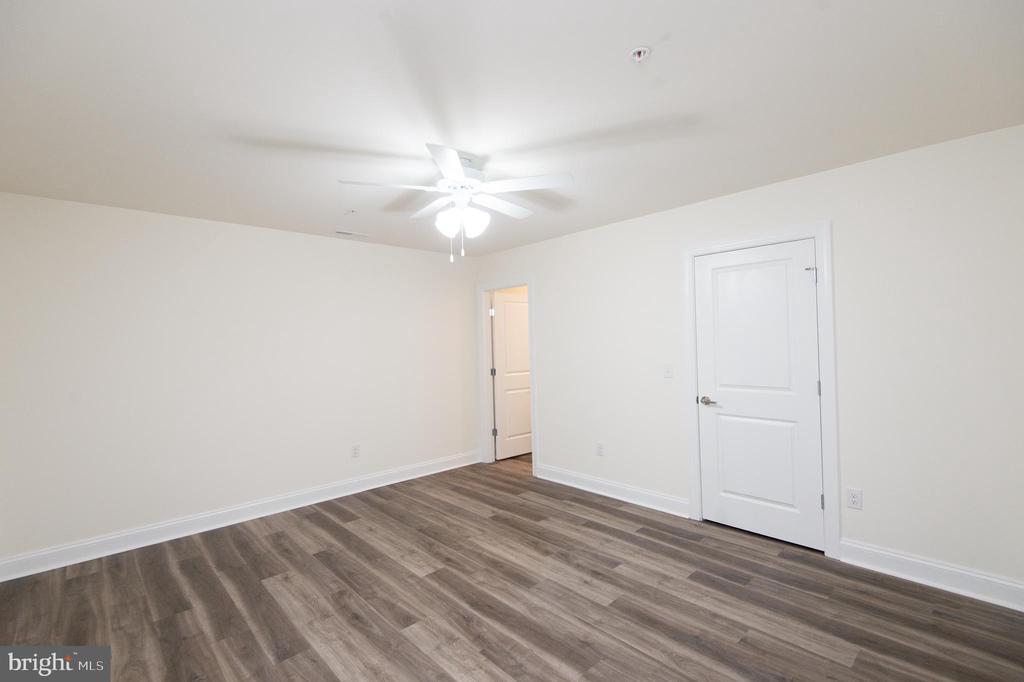 300 Dixon St #201