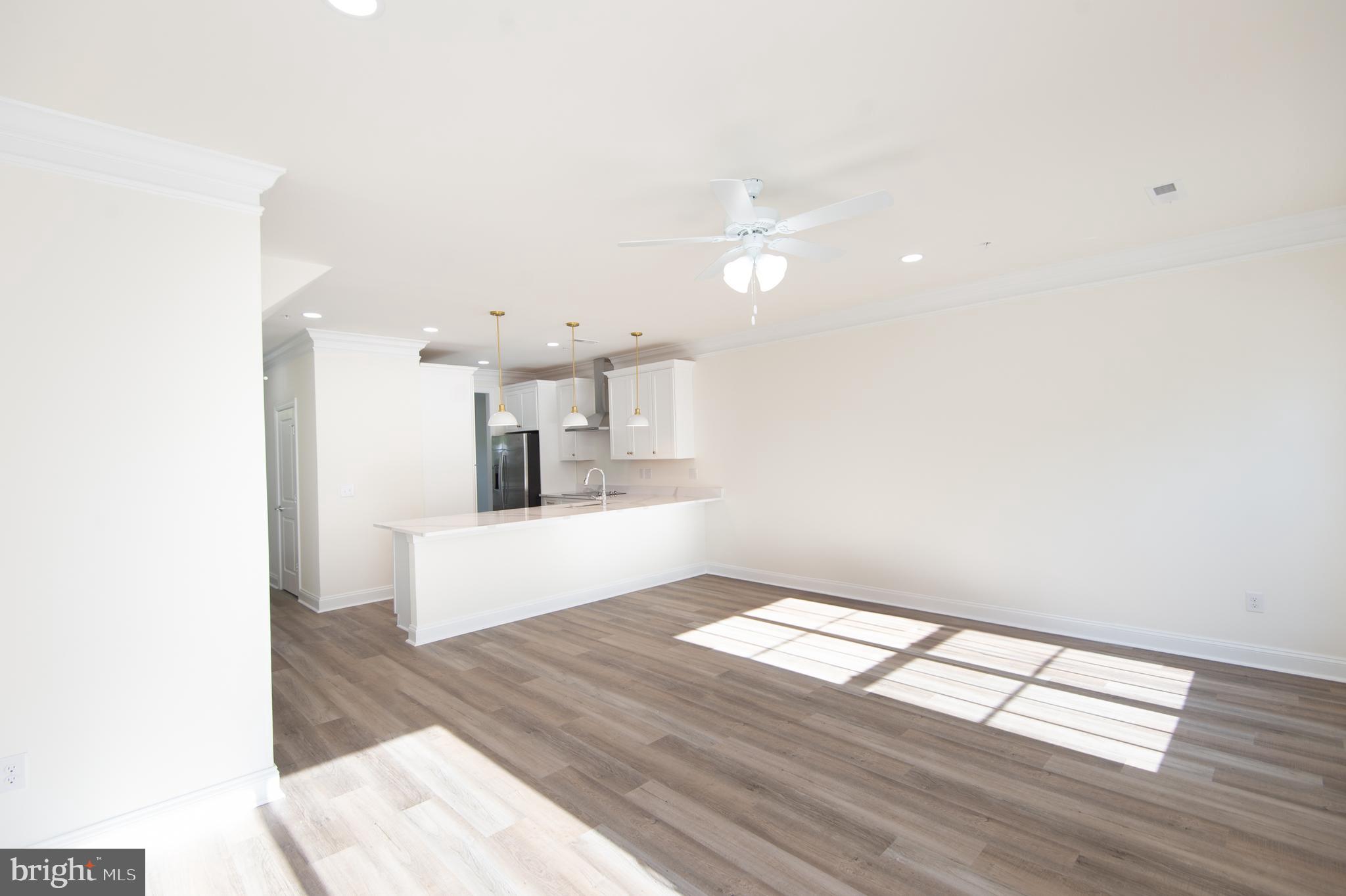 300 Dixon St #201