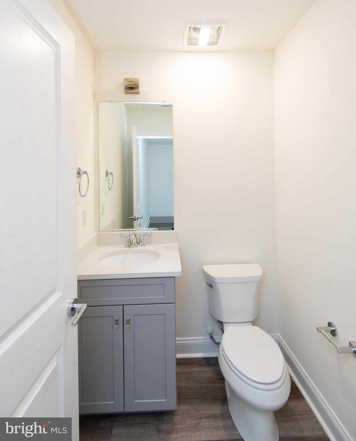 300 Dixon St #201