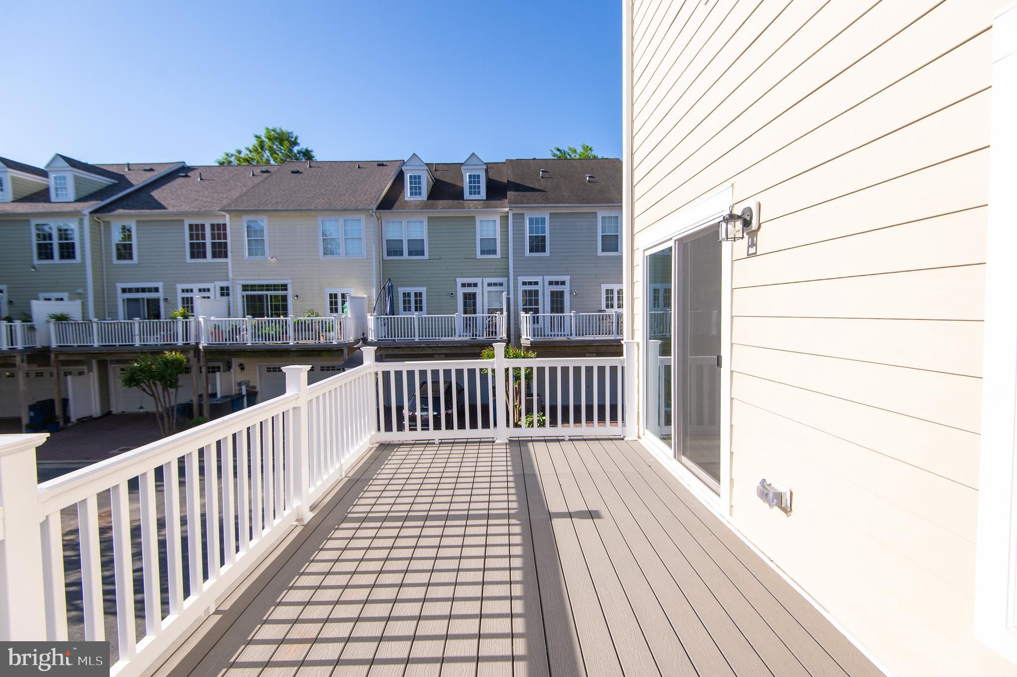 300 Dixon St #201