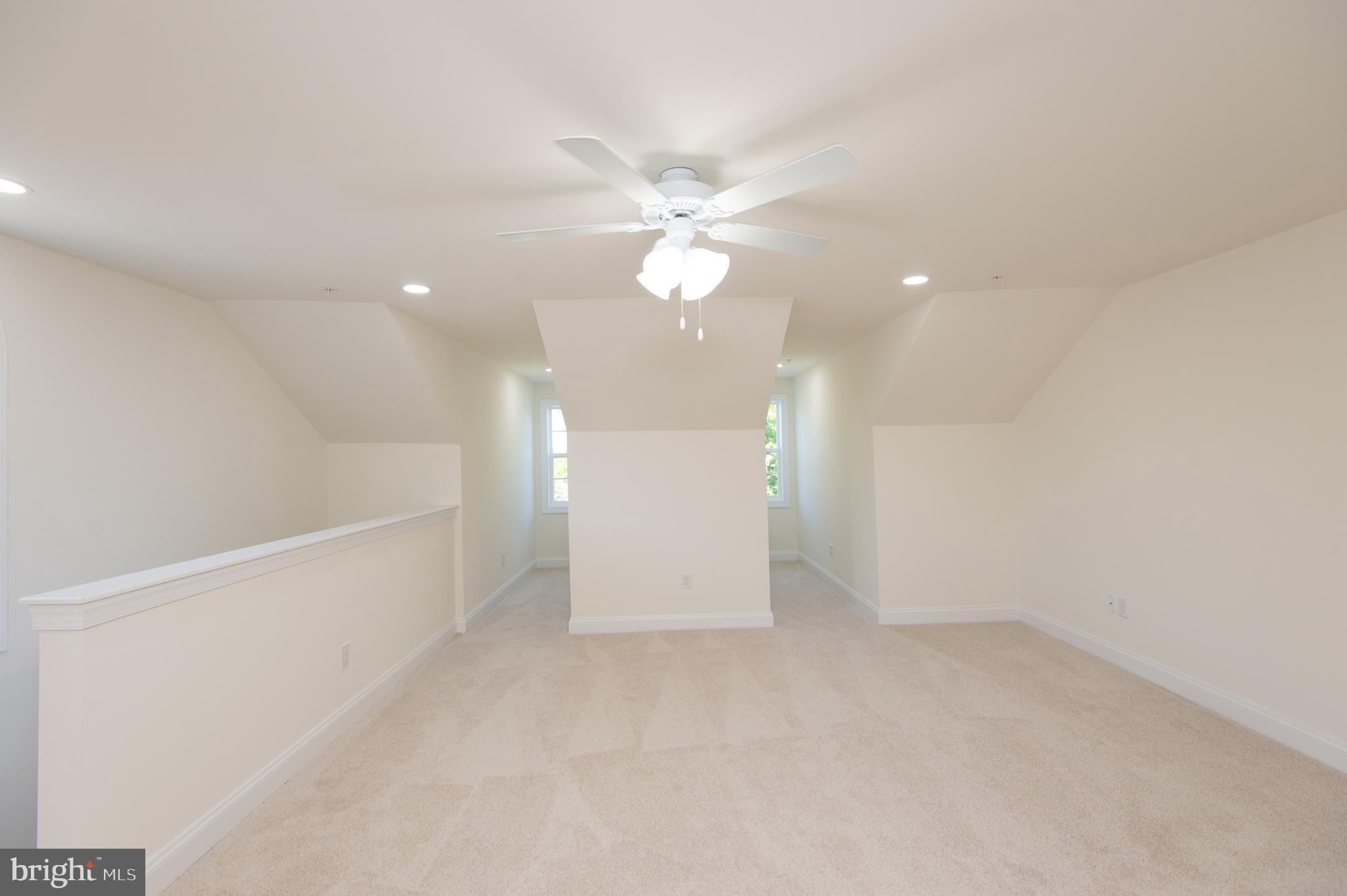 300 Dixon St #201