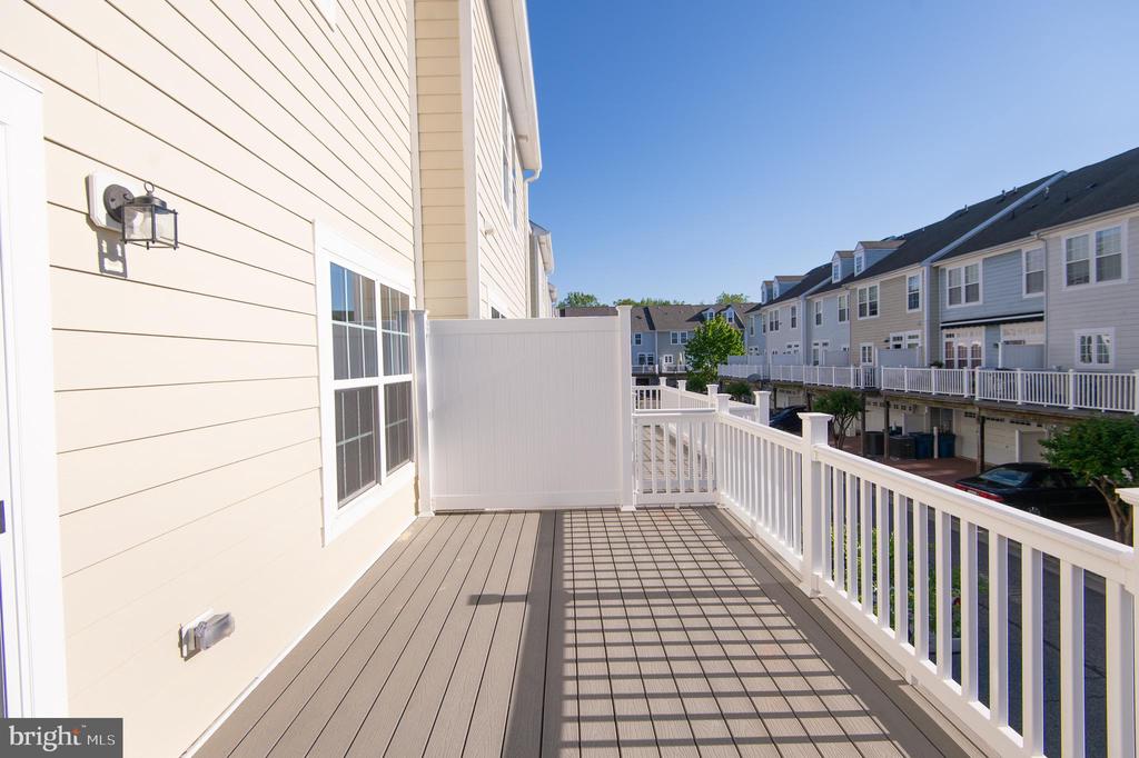300 Dixon St #201