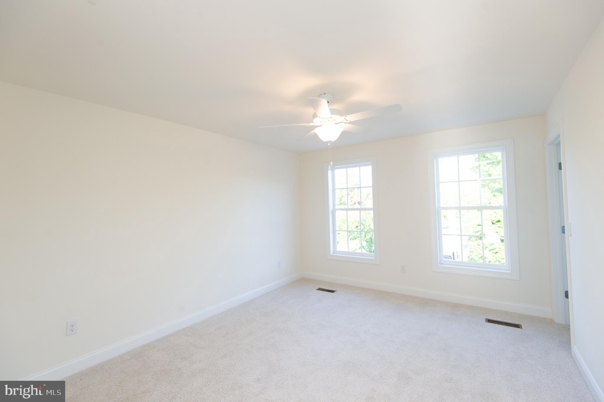 300 Dixon St #202