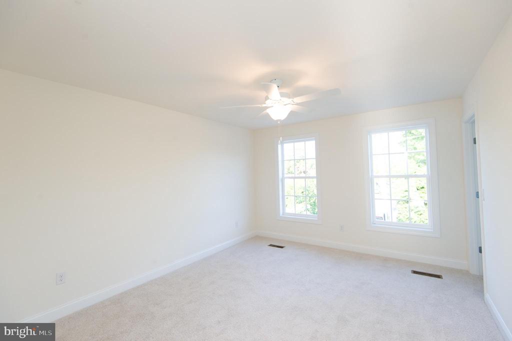 300 Dixon St #202