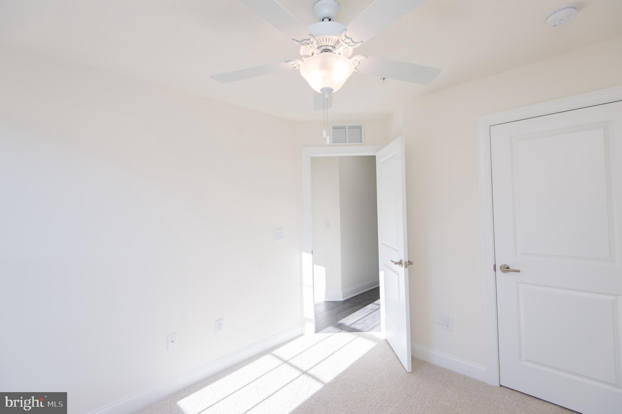 300 Dixon St #202