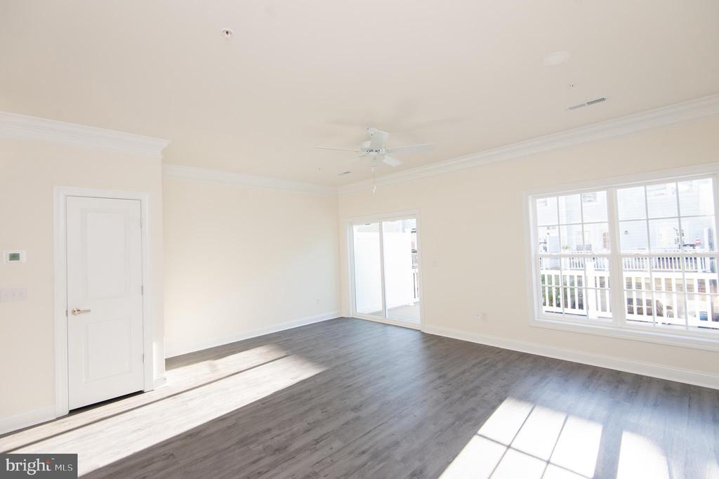 300 Dixon St #202