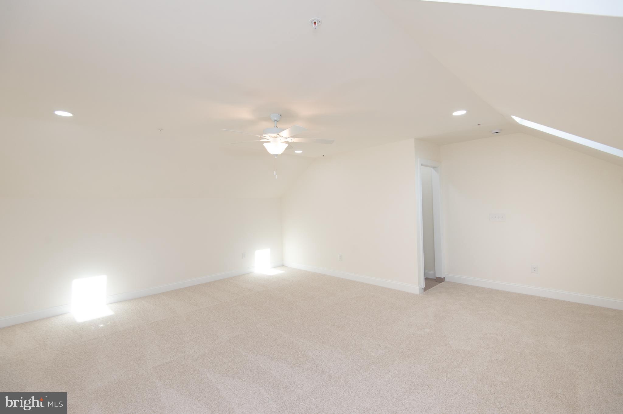 300 Dixon St #202