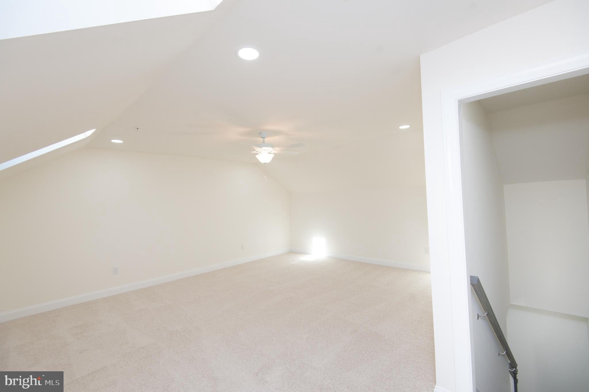 300 Dixon St #202