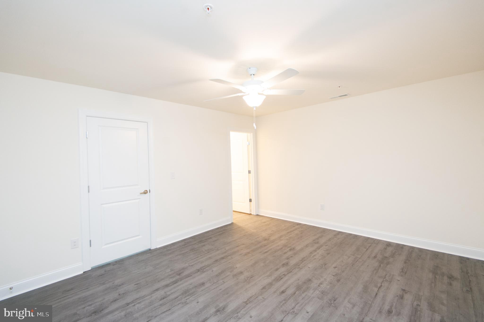 300 Dixon St #202