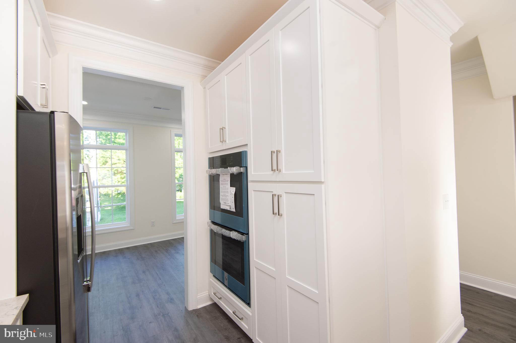 300 Dixon St #202