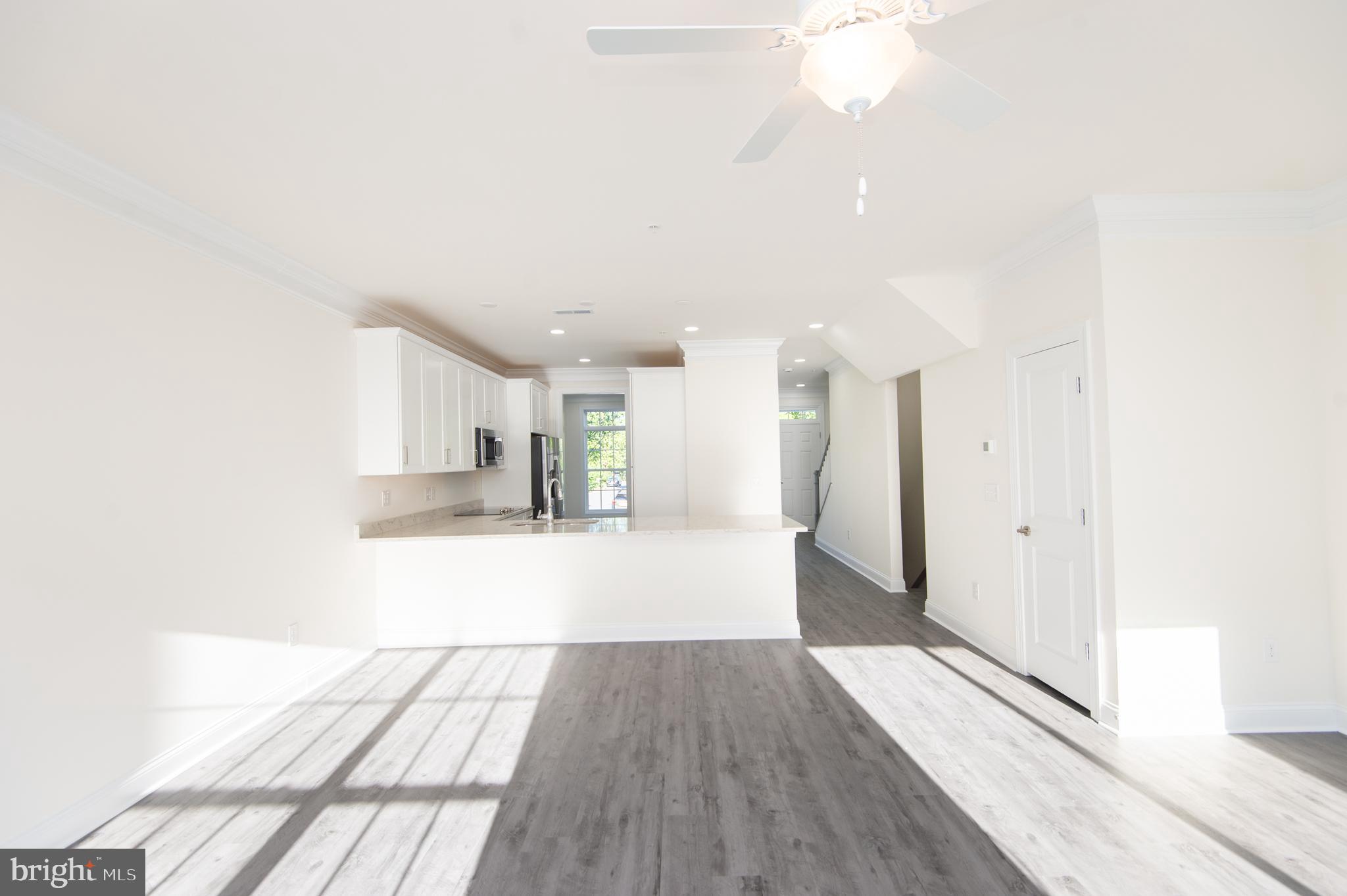 300 Dixon St #202